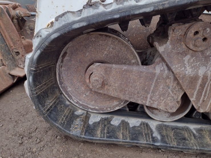 bobcat-t870-image-25