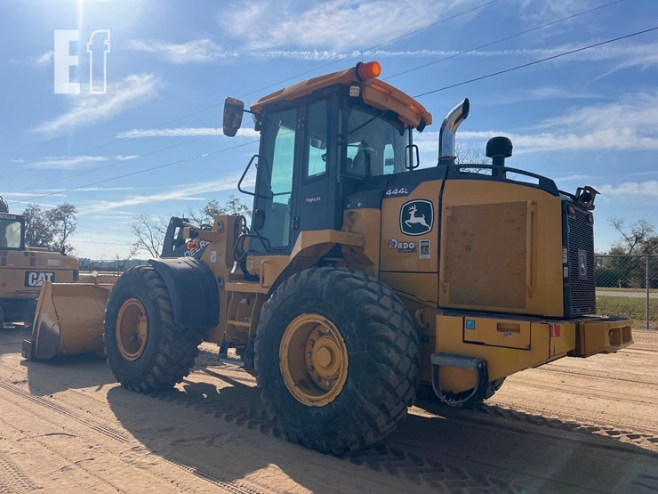 2020-deere-444l-image-2