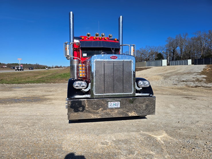2005-peterbilt-379-image-54