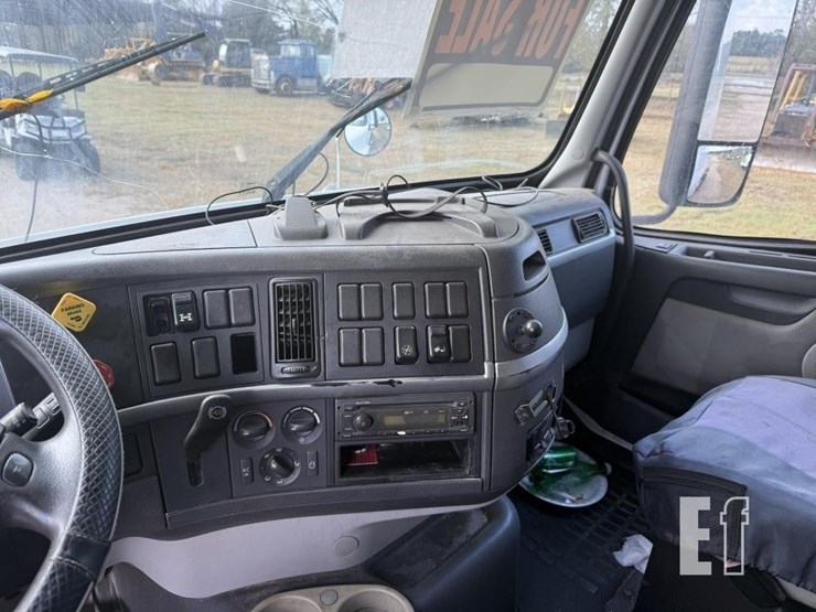 volvo-vnm64t630-image-19