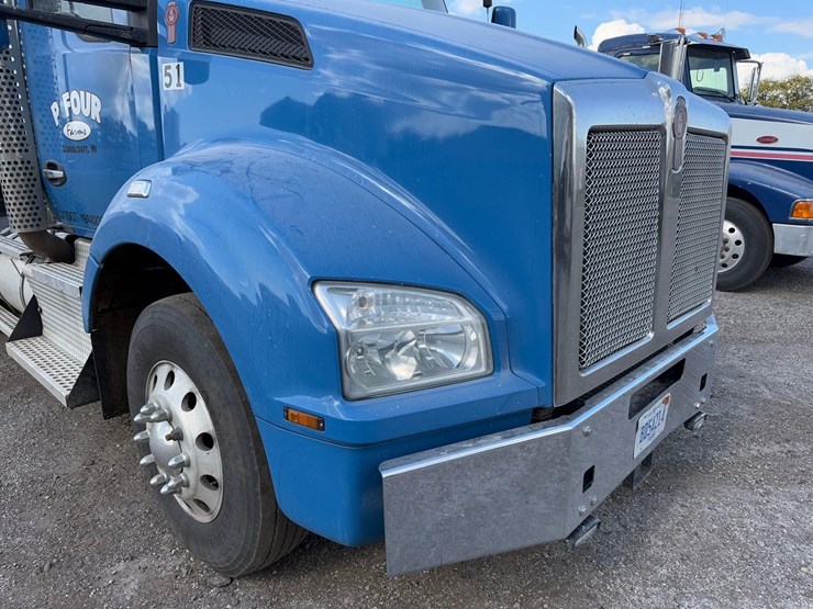 2016-kenworth-t880-image-7