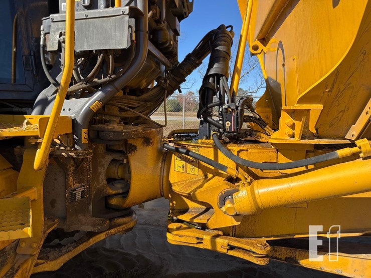 2014-volvo-a25g-image-16