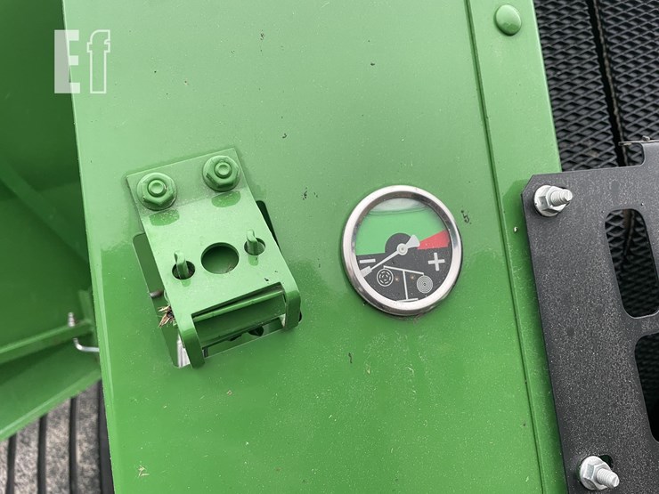 2022-john-deere-560m-image-18