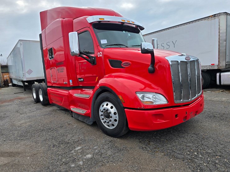 2017-peterbilt-579-image-40