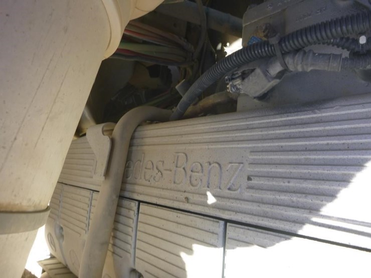 2009-sterling-lt9500-image-22