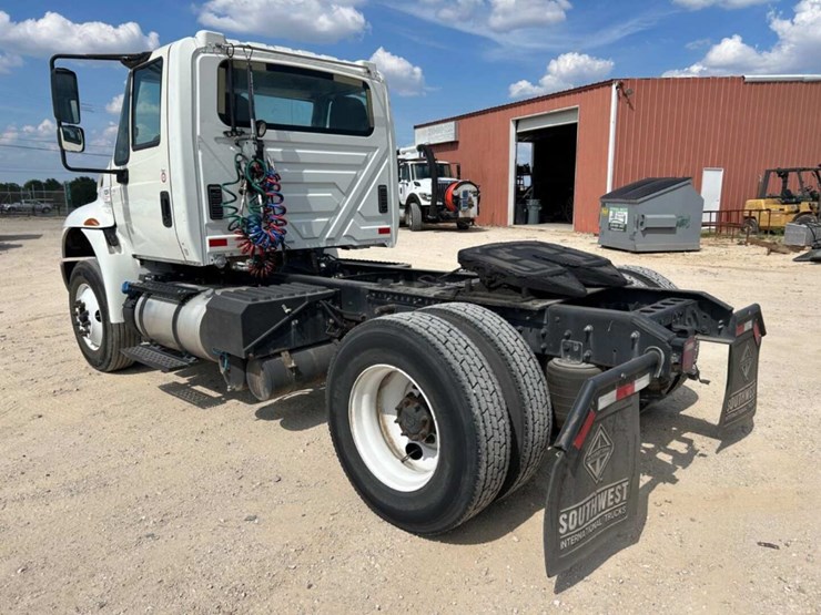 international-durastar-4400-image-4