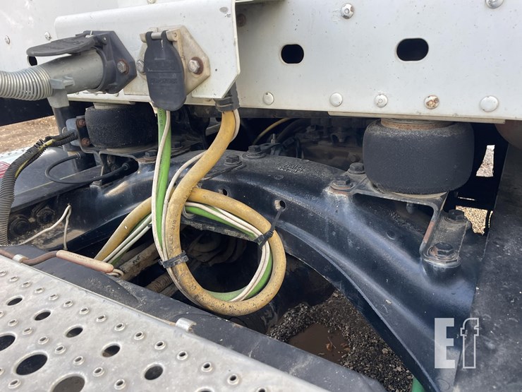 freightliner-columbia-120-image-29