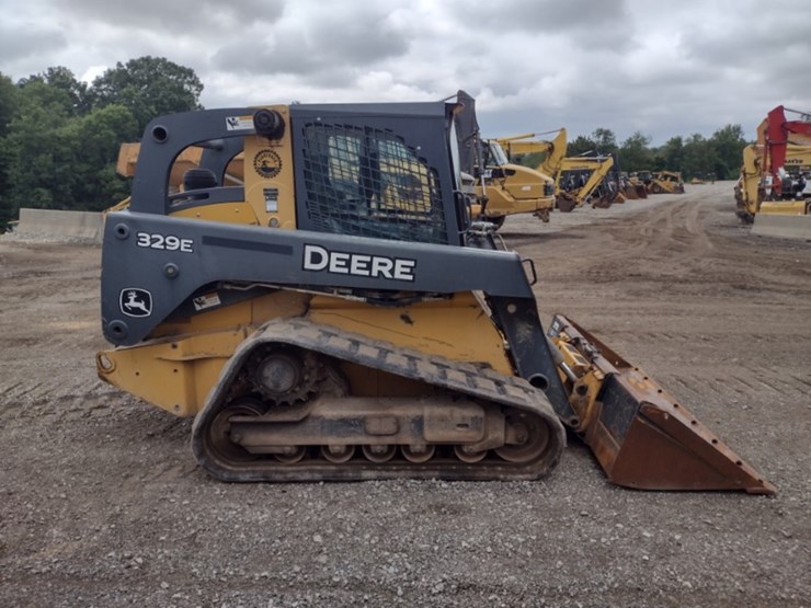 deere-329e-image-3