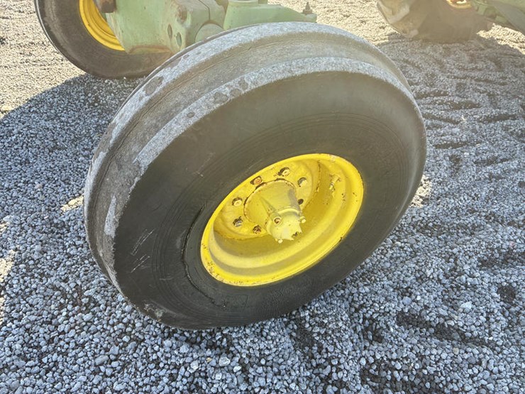 john-deere-4520-image-33