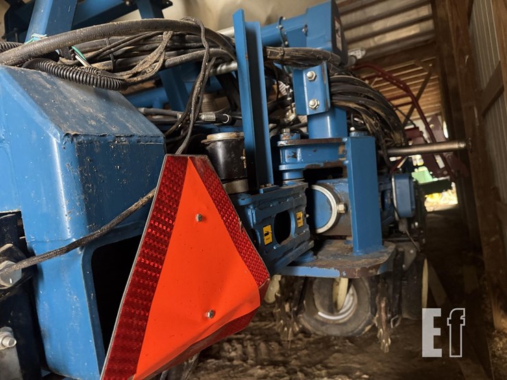 2009-kinze-3700sds-image-29