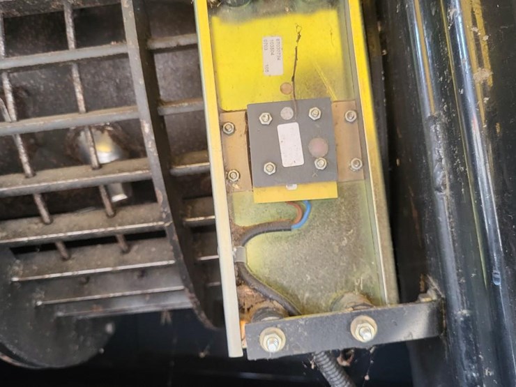 new-holland-cr9040-image-48