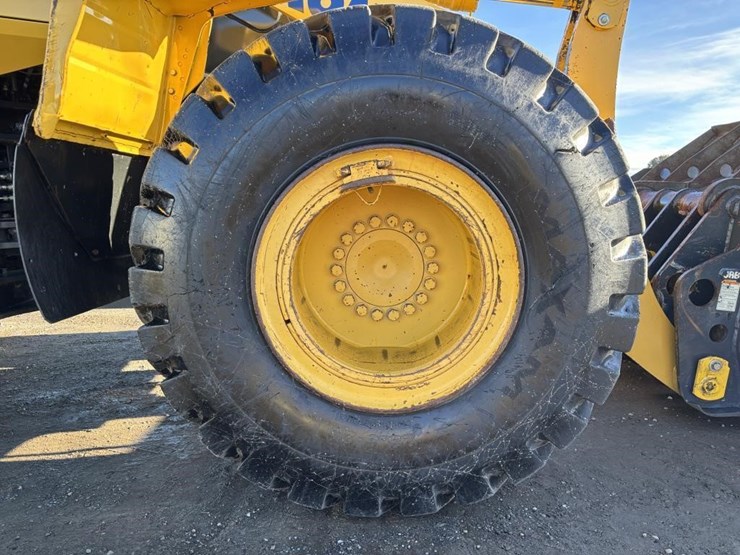 2014-komatsu-wa380-7-image-17