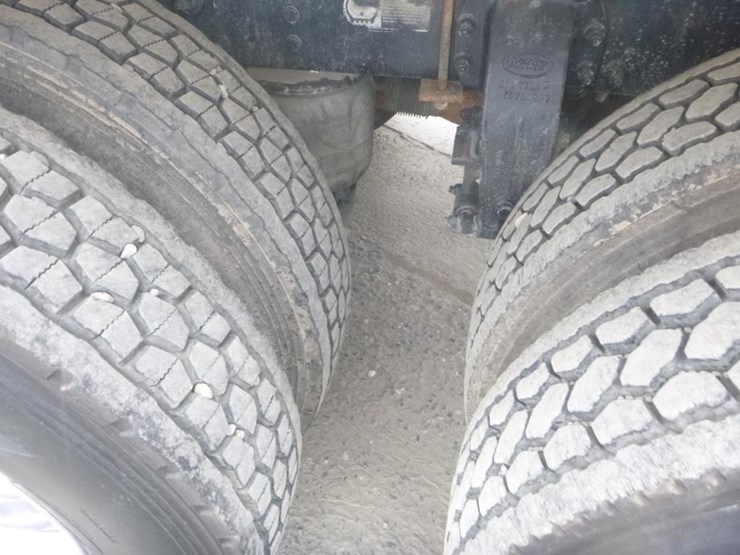 2019-peterbilt-567-image-26