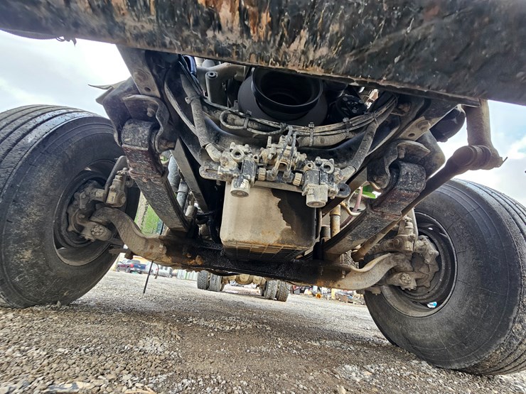 freightliner-columbia-112-image-61