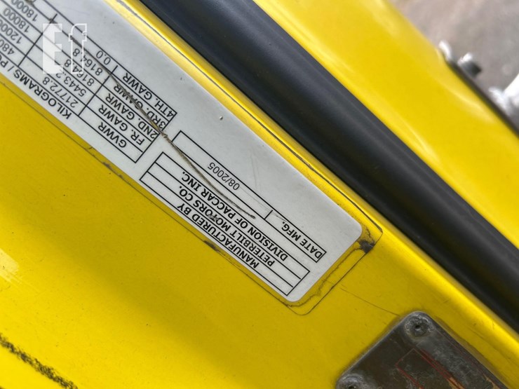 peterbilt-384-image-28