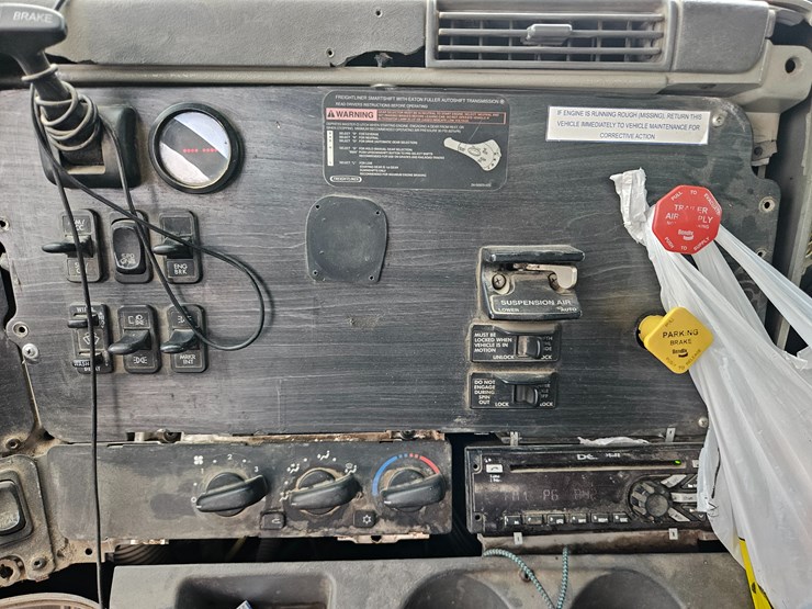 freightliner-columbia-112-image-74