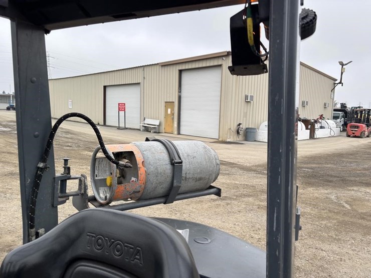 2011-toyota-8fgcu30-image-25