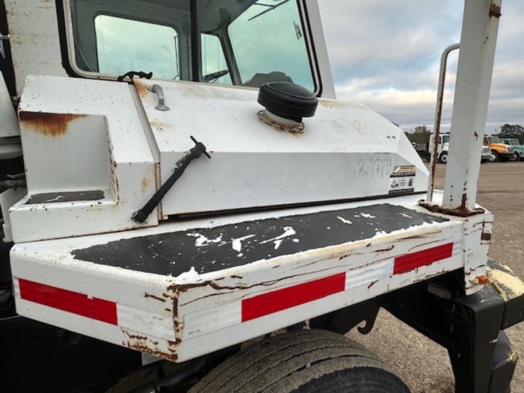 2004-capacity-tj7000-image-28