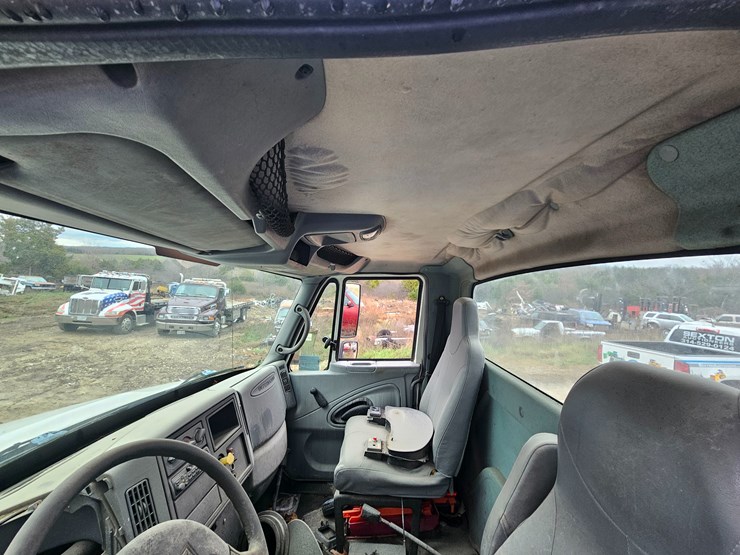 2004-international-durastar-4300-image-20