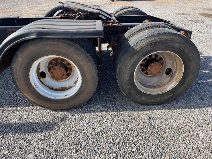 2012-mack-chu613-image-13