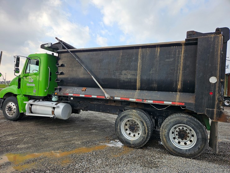 freightliner-columbia-112-image-10