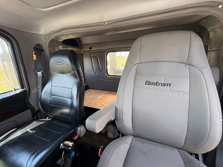 peterbilt-367-image-18