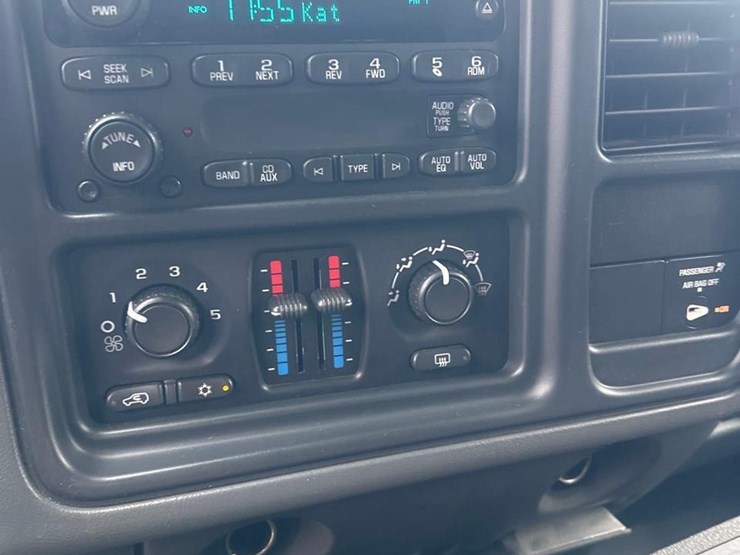 2006-gmc-sierra-3500-image-16