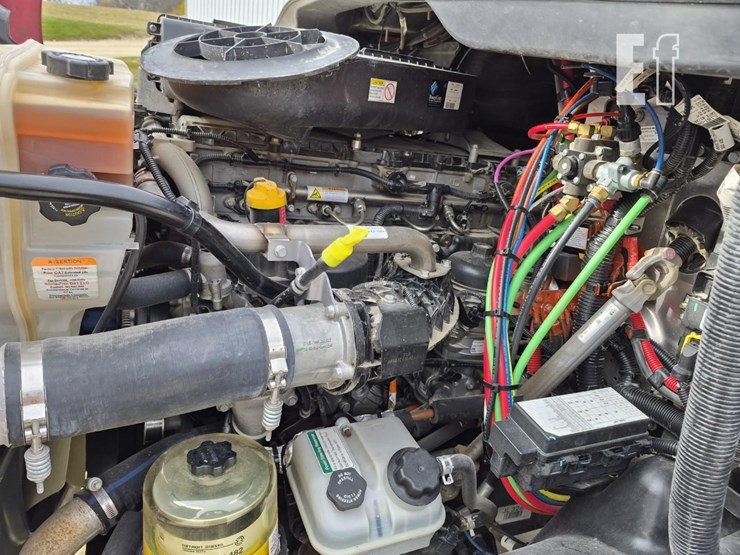 2018-freightliner-cascadia-113-image-27