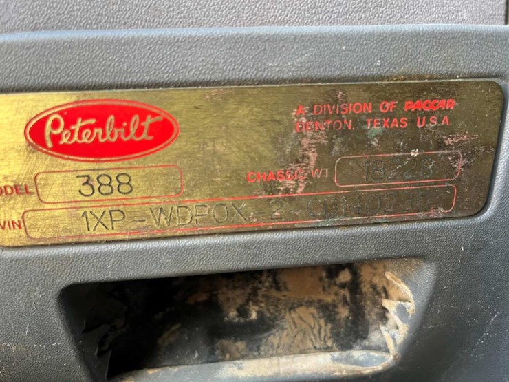 2012-peterbilt-388-image-17