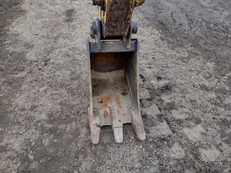 new-holland-ec25-image-14