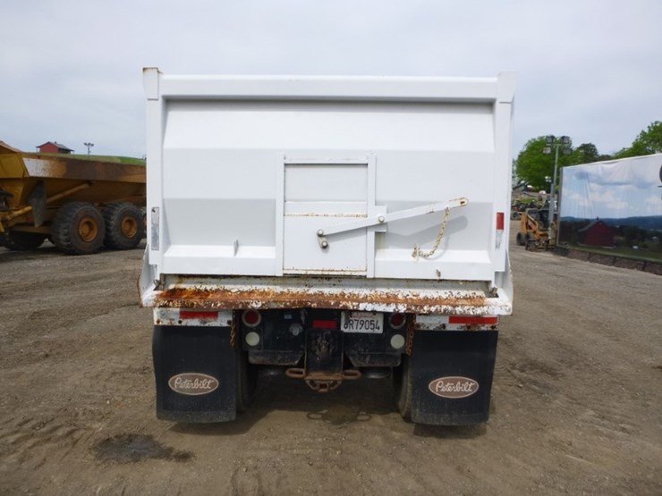 peterbilt-330-image-4