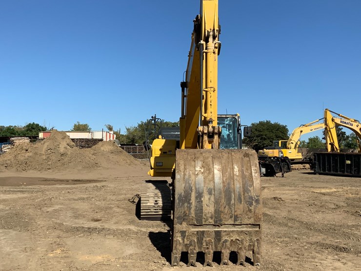 komatsu-pc210-lc-11-image-2