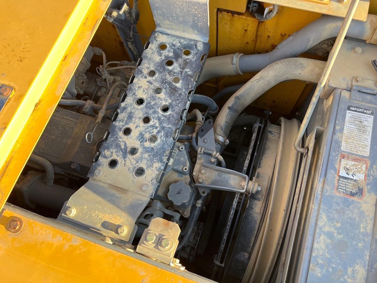 deere-245g-lc-image-22