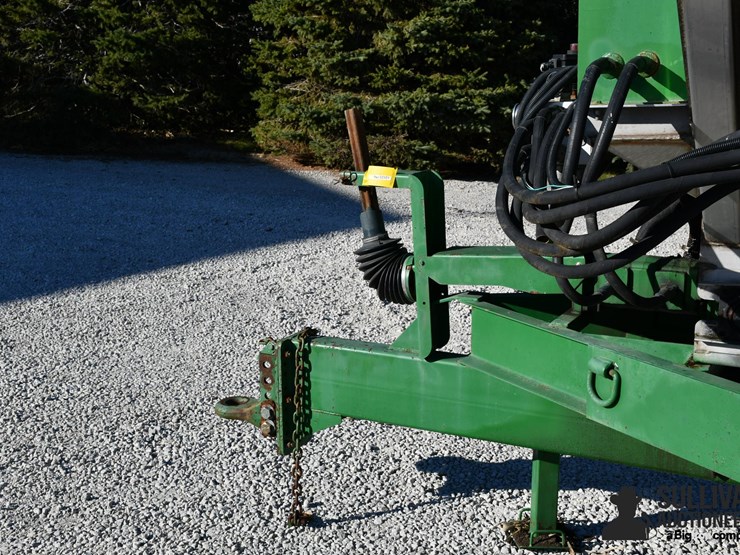 bbi-magnaspread-pull-type-spreader-image-13