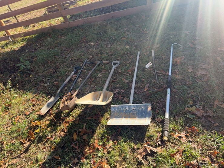 yard-tools,-gutter-cleaner,-shovels,-post-hole-digger.-image-1