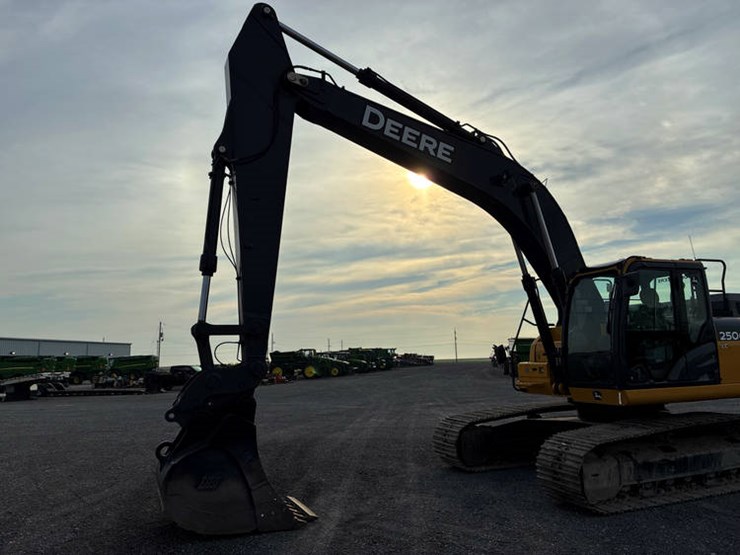 #121026-•-2021-jd-250g-lc-#1ff250gxklf611660-image-12