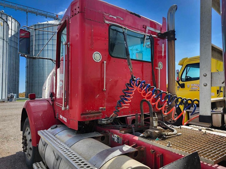 2011-kenworth-t800-image-8