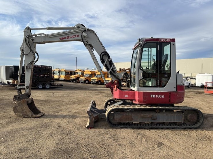 2012-takeuchi-tb180fr-image-5