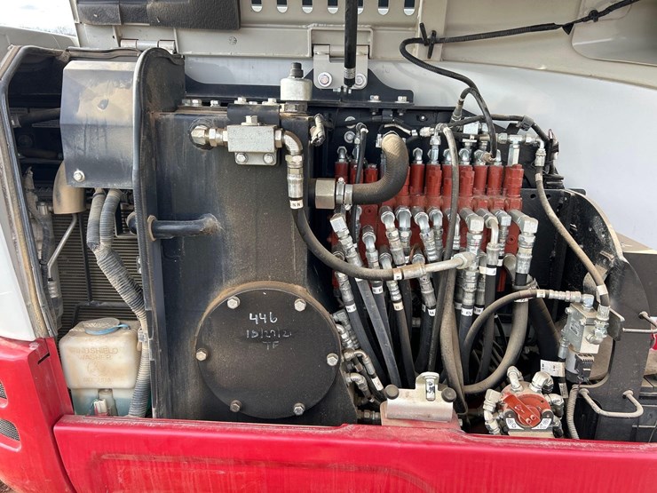 2020-takeuchi-tb235-2-image-18