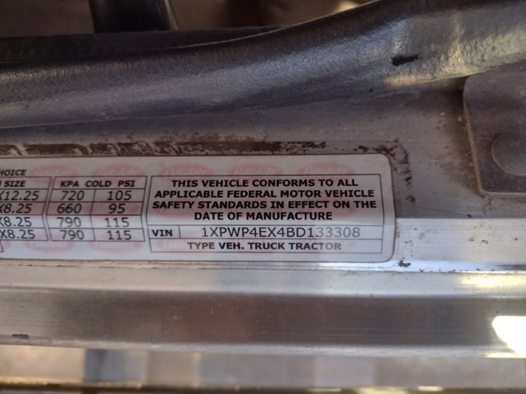 peterbilt-388-image-5