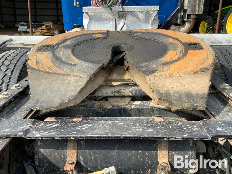 1997-freightliner-fld120-image-9