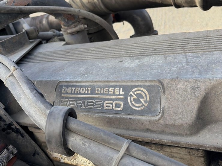 1999-peterbilt-379-image-18