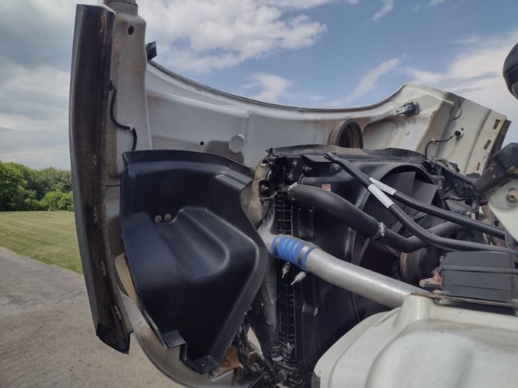 freightliner-m2-106-image-23