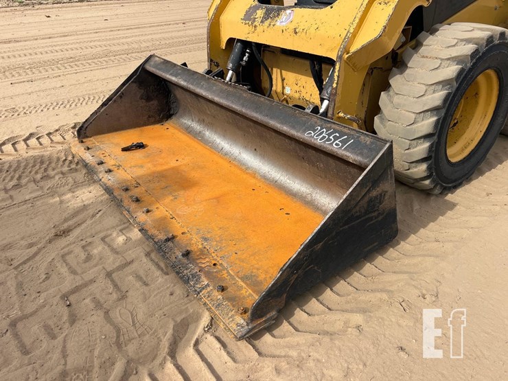 2016-caterpillar-236d-image-9