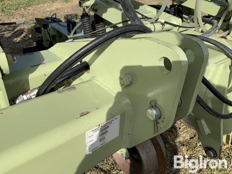 2013-orthman-12r30”-1tripr-strip-till-machine-image-13