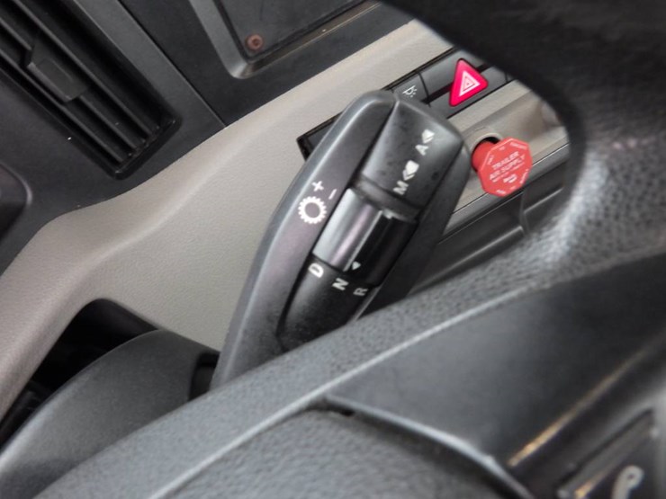 2020-freightliner-cascadia-126-image-17