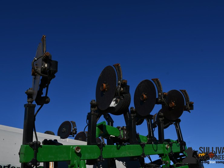 unverferth-2600-nutrimax-liquid-fertilizer-applicator-image-19