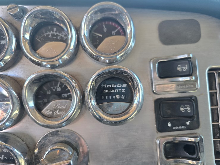 2005-peterbilt-379-image-93