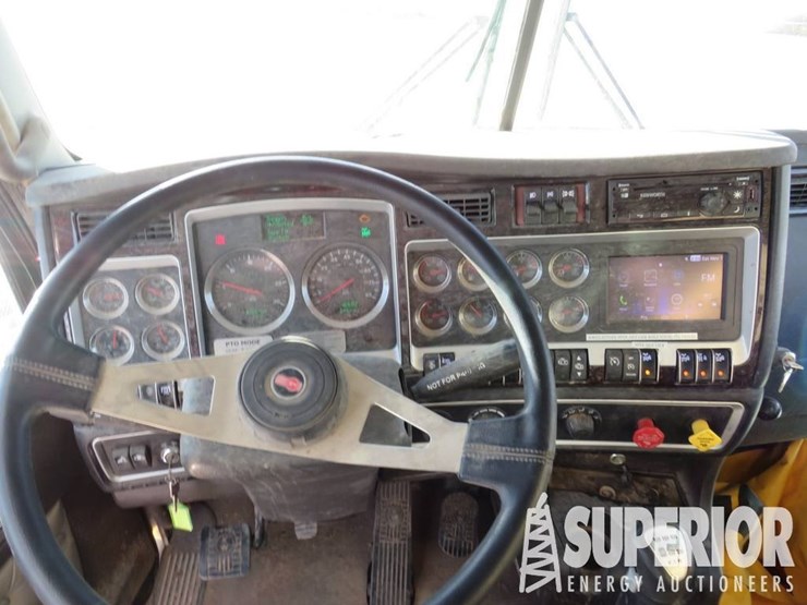 2018-kenworth-t800-image-19