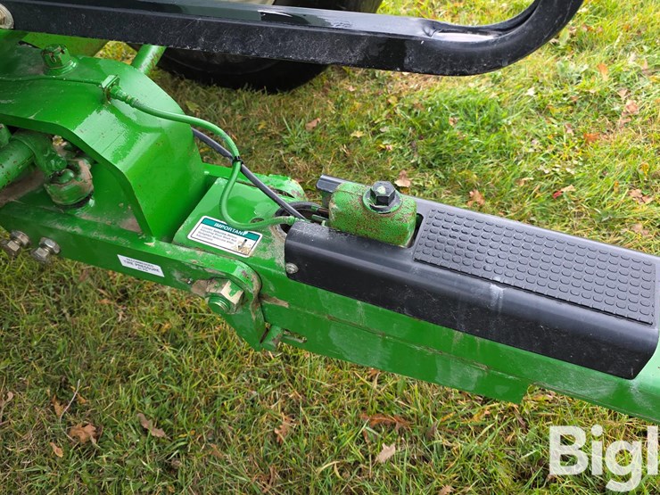 unverferth-brent-gt-644-gravity-wagon-image-12